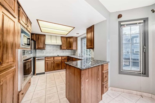 280-4037 42 Street Nw, Calgary, AB - Indoor Photo Showing Kitchen