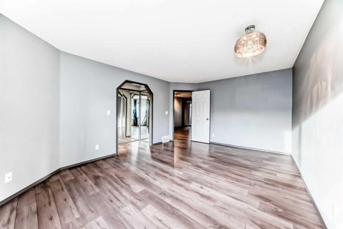 280-4037 42 Street Nw, Calgary, AB - Indoor Photo Showing Other Room