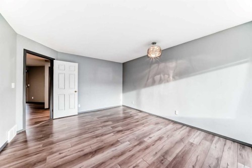280-4037 42 Street Nw, Calgary, AB - Indoor Photo Showing Other Room