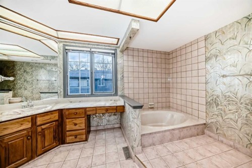 280-4037 42 Street Nw, Calgary, AB - Indoor Photo Showing Bathroom