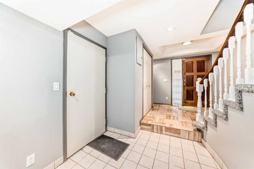 280-4037 42 Street Nw, Calgary, AB - Indoor Photo Showing Other Room