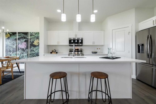 300 Edgefield Close, Strathmore, AB - Indoor Photo Showing Kitchen With Upgraded Kitchen