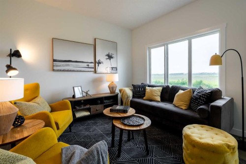 300 Edgefield Close, Strathmore, AB - Indoor Photo Showing Living Room