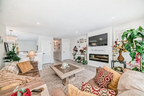 158 Chinook Gate Boulevard SW Airdrie, AB T4B 4V3