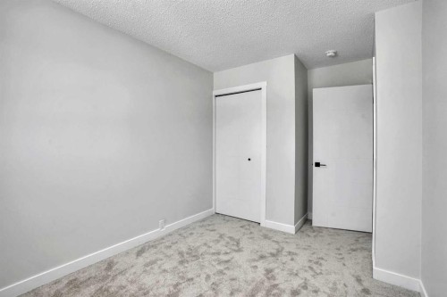 7842 21A Street Se, Calgary, AB - Indoor Photo Showing Other Room
