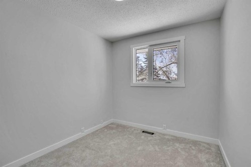 7842 21A Street Se, Calgary, AB - Indoor Photo Showing Other Room