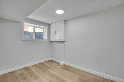 7842 21A Street Se, Calgary, AB - Indoor Photo Showing Other Room