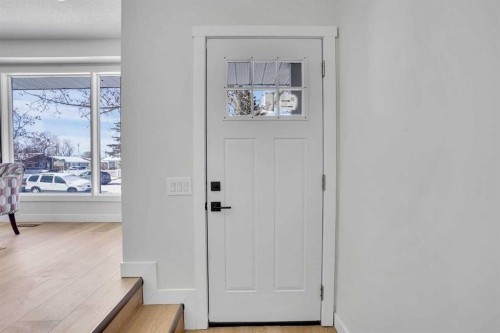 7842 21A Street Se, Calgary, AB - Indoor Photo Showing Other Room