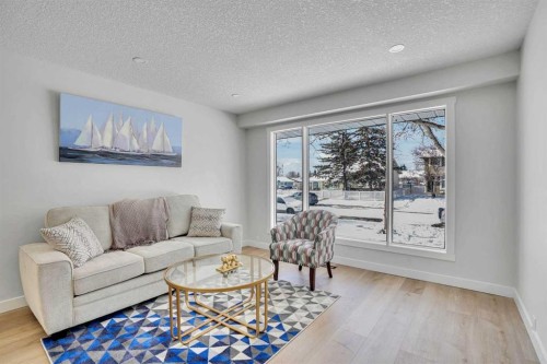 7842 21A Street Se, Calgary, AB - Indoor Photo Showing Living Room
