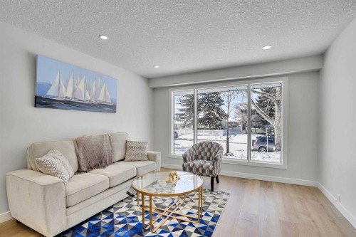 7842 21A Street Se, Calgary, AB - Indoor Photo Showing Living Room