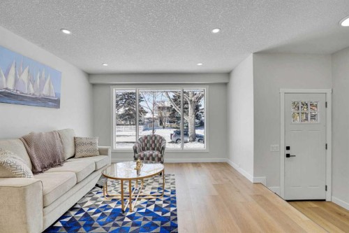 7842 21A Street Se, Calgary, AB - Indoor Photo Showing Living Room