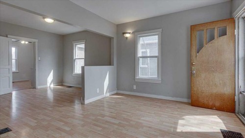 2122 23 Avenue, Didsbury, AB - Indoor Photo Showing Other Room