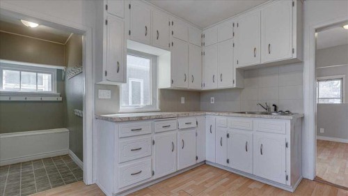 2122 23 Avenue, Didsbury, AB - Indoor Photo Showing Kitchen