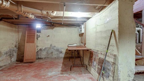 2122 23 Avenue, Didsbury, AB - Indoor Photo Showing Basement