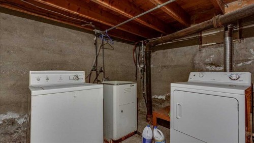 2122 23 Avenue, Didsbury, AB - Indoor Photo Showing Laundry Room