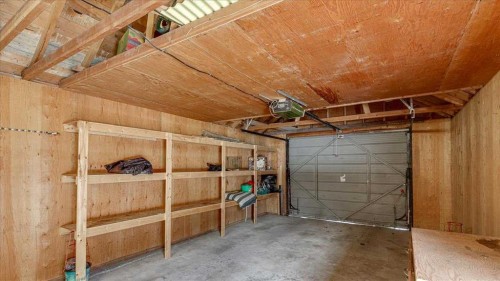 2122 23 Avenue, Didsbury, AB - Indoor Photo Showing Garage