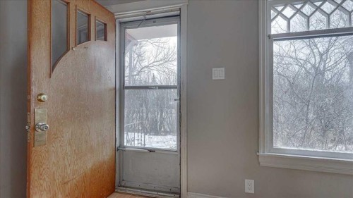 2122 23 Avenue, Didsbury, AB - Indoor Photo Showing Other Room