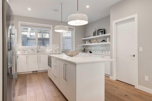 40 Timberline Way Sw, Calgary, AB - Indoor Photo Showing Kitchen