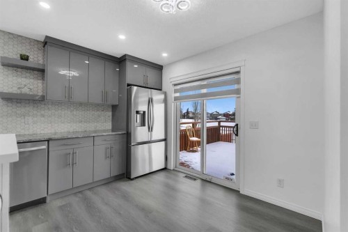 41 Royal Birch Terrace Nw, Calgary, AB - Indoor Photo Showing Kitchen