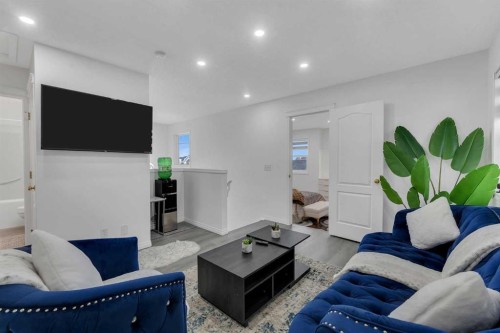 41 Royal Birch Terrace Nw, Calgary, AB - Indoor Photo Showing Living Room