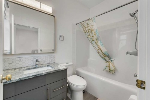 41 Royal Birch Terrace Nw, Calgary, AB - Indoor Photo Showing Bathroom