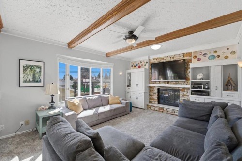 2804 49 Street Sw, Calgary, AB - Indoor Photo Showing Living Room