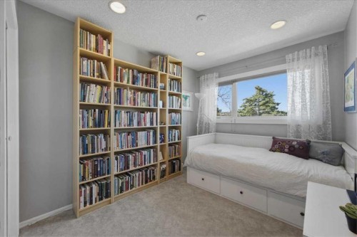 2804 49 Street Sw, Calgary, AB - Indoor Photo Showing Bedroom