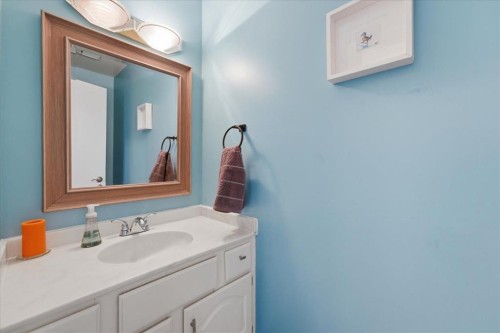 2804 49 Street Sw, Calgary, AB - Indoor Photo Showing Bathroom