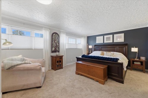 2804 49 Street Sw, Calgary, AB - Indoor Photo Showing Bedroom