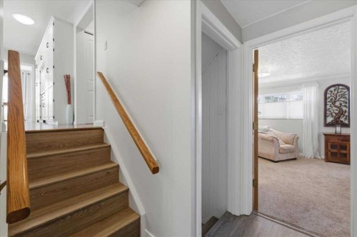 2804 49 Street Sw, Calgary, AB - Indoor Photo Showing Other Room