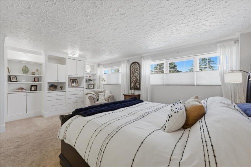 2804 49 Street Sw, Calgary, AB - Indoor Photo Showing Bedroom