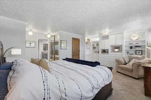 2804 49 Street Sw, Calgary, AB - Indoor Photo Showing Bedroom