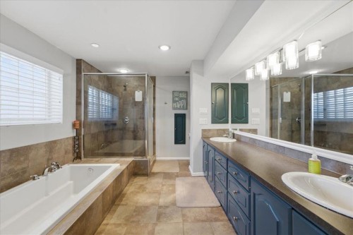 2804 49 Street Sw, Calgary, AB - Indoor Photo Showing Bathroom