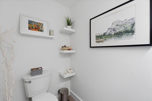 2804 49 Street Sw, Calgary, AB - Indoor Photo Showing Bathroom