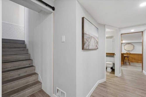 2804 49 Street Sw, Calgary, AB - Indoor Photo Showing Other Room
