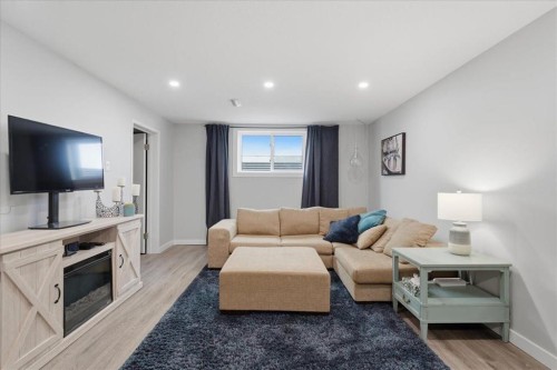 2804 49 Street Sw, Calgary, AB - Indoor Photo Showing Living Room