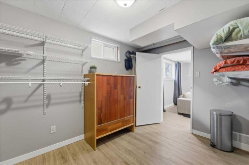 2804 49 Street Sw, Calgary, AB - Indoor Photo Showing Garage