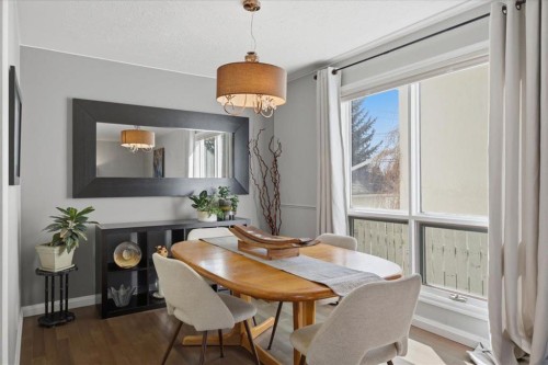2804 49 Street Sw, Calgary, AB - Indoor Photo Showing Dining Room