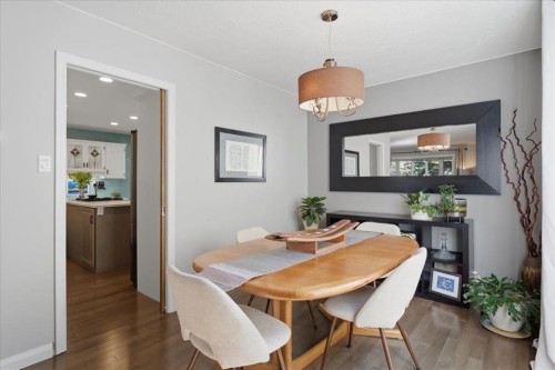 2804 49 Street Sw, Calgary, AB - Indoor Photo Showing Dining Room