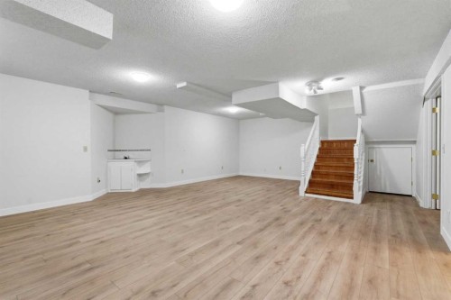 414 Mt Cornwall Circle Se, Calgary, AB 