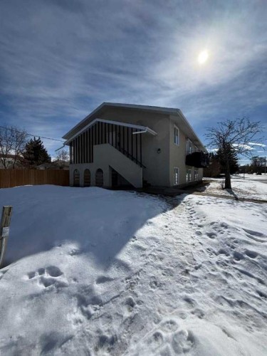 5805 56 Avenue, Red Deer, AB - Outdoor