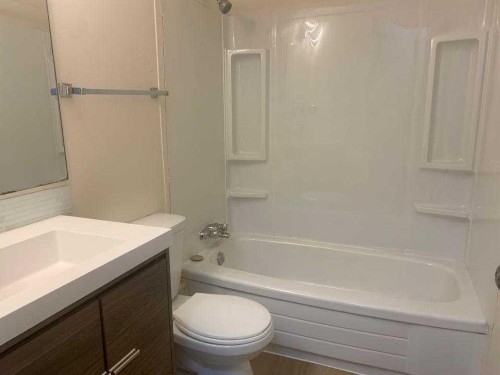 5805 56 Avenue, Red Deer, AB - Indoor Photo Showing Bathroom