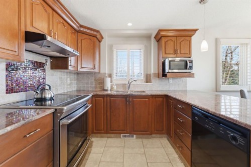 54 Edgeland Close Nw, Calgary, AB - Indoor Photo Showing Kitchen