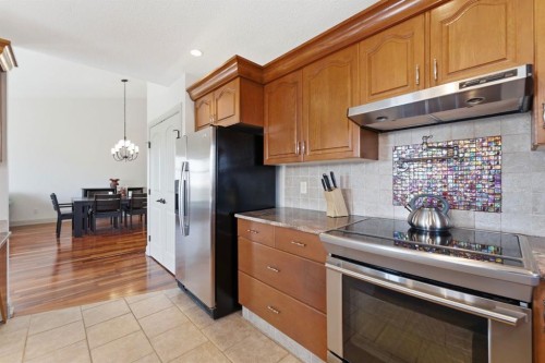 54 Edgeland Close Nw, Calgary, AB - Indoor Photo Showing Kitchen