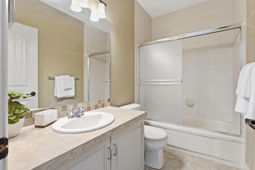54 Edgeland Close Nw, Calgary, AB - Indoor Photo Showing Bathroom
