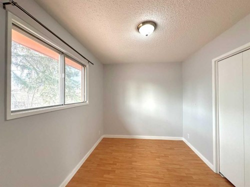 511 Sabrina Road Sw, Calgary, AB - Indoor Photo Showing Other Room