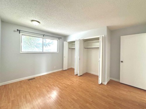 511 Sabrina Road Sw, Calgary, AB - Indoor Photo Showing Other Room