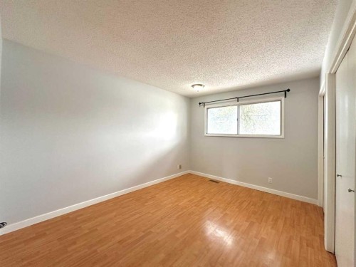511 Sabrina Road Sw, Calgary, AB - Indoor Photo Showing Other Room