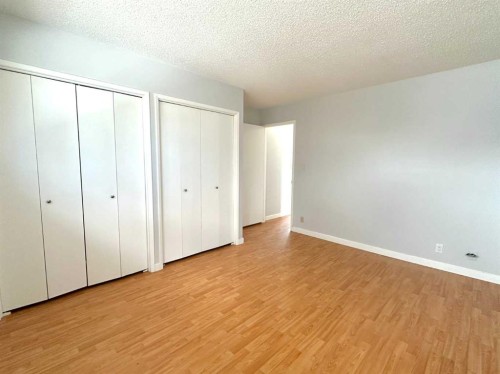 511 Sabrina Road Sw, Calgary, AB - Indoor Photo Showing Other Room