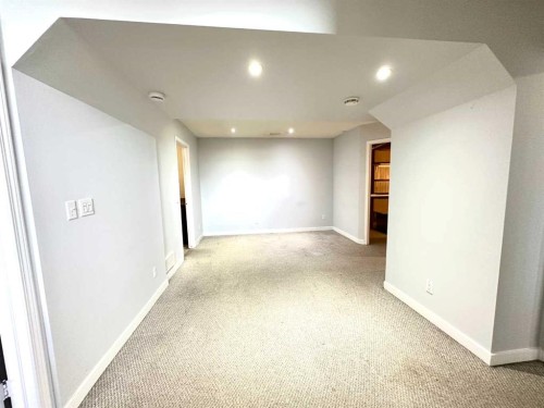 511 Sabrina Road Sw, Calgary, AB - Indoor Photo Showing Other Room